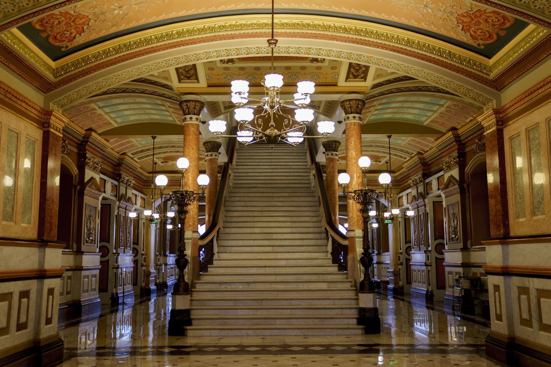 US-NEWS-ILLINOIS-CAPITOL-SET-FOR-224M-5-TB.jpg